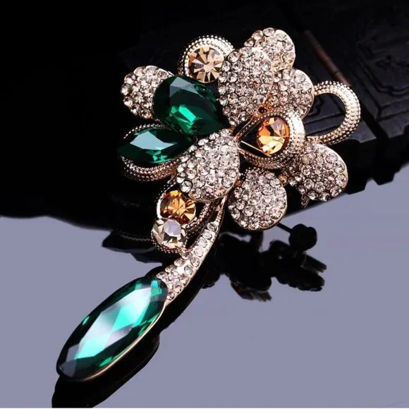 Large Love Crystal Flower Brooch / Necklace Pendant - Picture 3 of 11